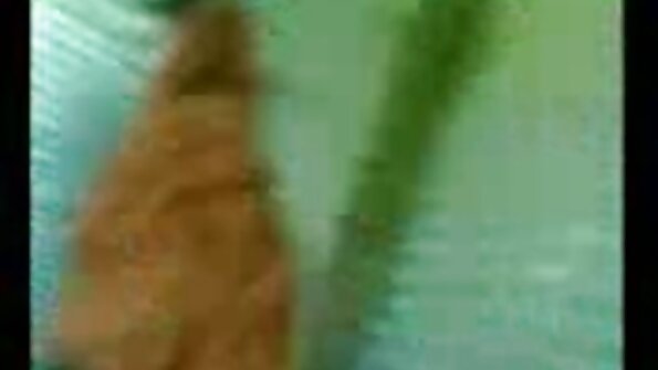 ஸ்டேசி பாம்பையும் அவளுடைய மனிதனையும் நெருக்கமான தருணத்தில் பிடிப்பது ப்ளூ ஏஞ்சலுக்கு முன்கூட்டியே முன்கூட்டியே தொடங்கும் வாய்ப்பை அளிக்கிறது